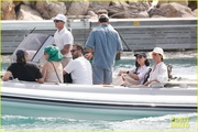 katy-perry-orlando-bloom-boat-ride-friends-in-south-of-france-35.jpg