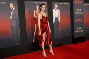 Gal+Gadot+World+Premiere+Netflix+Red+Notice+Tsxhyw_1y5vx.jpg