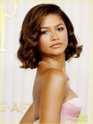 zendaya-sag-awards-red-carpet-02.jpg