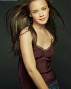 Alexis Bledel MEUB3V2_t