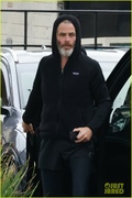 chris-pine-sports-all-black-outfit-for-afternoon-meeting-08.jpg