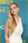 jennifer-lawrence-andrew-barth-feldman-nyc-no-hard-feelings-pics-06.jpg