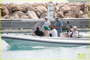 katy-perry-orlando-bloom-boat-ride-friends-in-south-of-france-29.jpg
