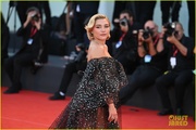 florence-pugh-dwd-premiere-venice-red-carpet-pics-23.jpg