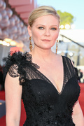 Kirsten+Dunst+Power+Dog+Red+Carpet+78th+Venice+PKuOmQEgB8Qx.jpg
