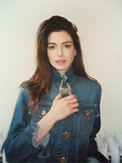 anne-hathaway-for-net-a-porter-2023-8.jpg