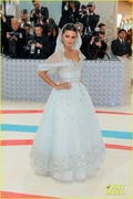 penelope-cruz-princess-glow-at-met-gala-2023-06.jpg