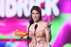 Anna Kendrick - Page 4 MEUNPHA_t