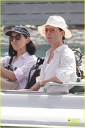 katy-perry-orlando-bloom-boat-ride-friends-in-south-of-france-04.jpg