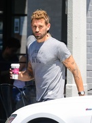 Nick Viall - Grabs coffee in Los Angeles - August 2, 2022