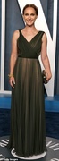 55901991-10659737-Typically_elegant_The_Israeli_born_American_actress_stunned_in_a-a-34_1648479593967.jpg