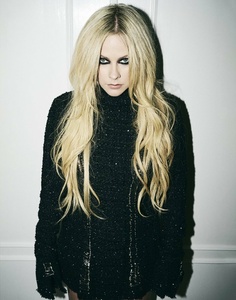 Avril Lavigne - Page 11 MEP3J8I_t