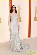 ana-de-armas-oscars-2023-carpet-07.jpg