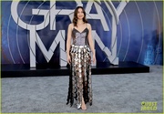 chris-evans-ana-de-armas-ryan-gosling-gray-man-premiere-32.jpg