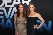 Amy+Adams+Dear+Evan+Hansen+Los+Angeles+Premiere+DlCDhFPjBR4x.jpg