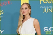 jennifer-lawrence-andrew-barth-feldman-nyc-no-hard-feelings-pics-36.jpg