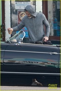 chris-pine-scruffy-picking-up-coffee-19.jpg