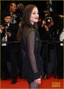 marion-cotillard-wears-shorts-cannes-bro-sis-premiere-14.jpg