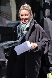 Kate Hudson - On the set of Mindy Kaling's Untitled Basketball Project in Los Angeles 03/22/2024