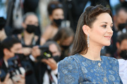Marion+Cotillard+De+Son+Vivant+Peaceful+Red+fWalhKNJLQMx.jpg