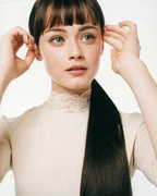 Alexis Bledel MEUB3XH_t