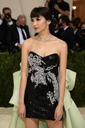 Gemma+Chan+2021+Met+Gala+Celebrating+America+DE8xKOxzlICx.jpg
