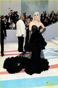 jessica-chastain-channel-karl-lagerfeld-met-gala-pics-13.jpg