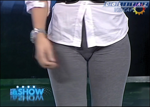 Cinthia.Fernandez.Vueltita.Calza.Gris.Este.Es.El.Show.SD.HQ.60FPS-Colitaz.54.jpeg