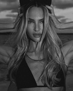 Candice Swanepoel - Page 19 MERLTVY_t