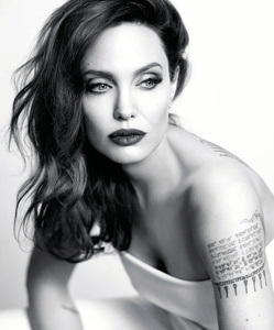 Angelina Jolie (8).jpeg