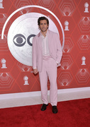 Jake+Gyllenhaal+74th+Annual+Tony+Awards+Arrivals+Frx3sPpfHhZx.jpg