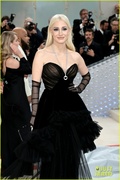 jessica-chastain-channel-karl-lagerfeld-met-gala-pics-17.jpg