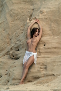 Permanent Link to 2005 03 27 Claudia On the rock