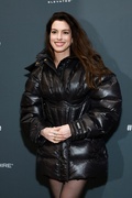 anne-hathaway-at-eileen-premiere-at-2023-sundance-film-festival-01-21-2023-1.jpg