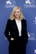 Kirsten+Dunst+Power+Dog+Photocall+78th+Venice+51jAVf4VDedx.jpg