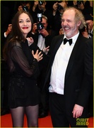 marion-cotillard-wears-shorts-cannes-bro-sis-premiere-31.jpg