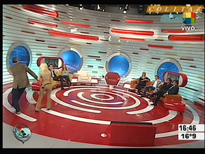 Evangelina.Anderson.Pantalon.Ajustado.Beige.Vueltita.Intrusos..No.Audio.SD.HQ.60FPS-Colitaz.129.jpeg
