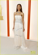 zoe-saldana-sigourney-weaver-oscars-16.jpg