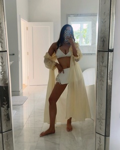 Elizabeth Gillies (22).jpg