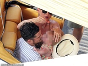 46182879-9851949-Special_moments_Katy_put_a_hairclip_on_Daisy_s_head_as_they_sail-a-6_1627906035746.jpg