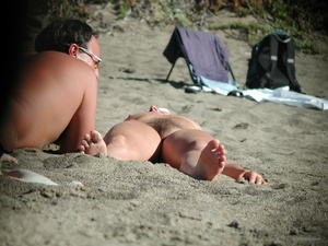 Permanent Link to Enriquesbeach Set 0139 2005 05 02 A couple lovers 58pics