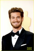 andrew-garfield-oscars-red-carpet-2023-05.jpg