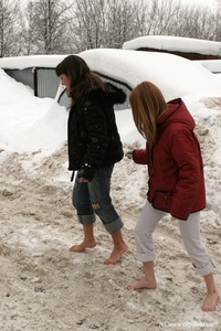 Permanent Link to City Feet – Iren – Raya – 2006 04 21 Barefoot snow walk Preview only