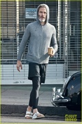 chris-pine-scruffy-picking-up-coffee-09.jpg
