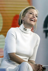 Gillian Anderson - Page 3 MESTH8P_t