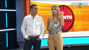 Carolina.Losada.Pantalon.Ajustado.Mostaza.TCAM.1080P-Colitaz.70.jpeg