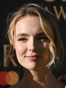 jodie-comer-olivier-awards-2023-in-london-04-02-2023-5.jpg