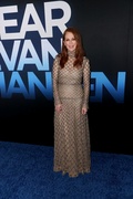 Julianne+Moore+Dear+Evan+Hansen+Los+Angeles+pzX-bebKgd9x.jpg