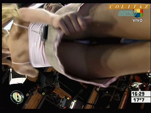 Nazarena.Velez.2x.Vueltitas.Pollerita.y.Marcando.Pezones.Intrusos.SD.HQ.60FPS-Colitaz.07a84.jpeg