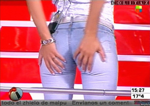 Colitaz-Nazarena.Velez.Jeans.Claros.Ajustados.09.jpeg